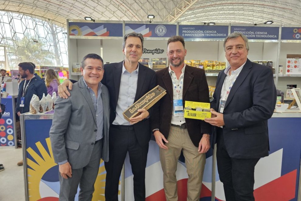 gobdecordoba's tweet photo. 🤩 Comenzaron las 44° Jornadas de Supermercadismo Argentino e Iberoamericano en #Córdoba.

🙌 Se extenderán hasta este jueves, con una agenda que incluye exposición comercial, conferencias, paneles, workshops y una Ronda de Negocios.

👉 En esta edición, acompañamos la participación de 28 marcas cordobesas, que cuentan con dos stands para exhibir sus productos, generar contactos comerciales y participar de la Ronda de Negocios con supermercados, autoservicios y potenciales compradores.

🚀 La participación provincial busca visibilizar la producción cordobesa, fortalecer vínculos comerciales y generar nuevas oportunidades de mercado para empresas de la provincia.

Más info 🔗 https://t.co/nAJY1gK66a

#HacerParaCrecer