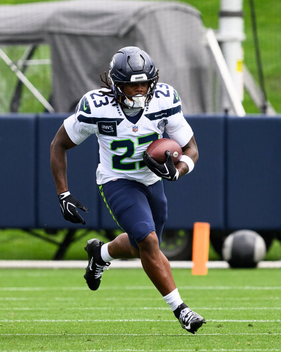 Seahawks's tweet photo. Wednesday work 💪

More photos » https://t.co/u3QKgVozCq https://t.co/dAnC7Vdt1V