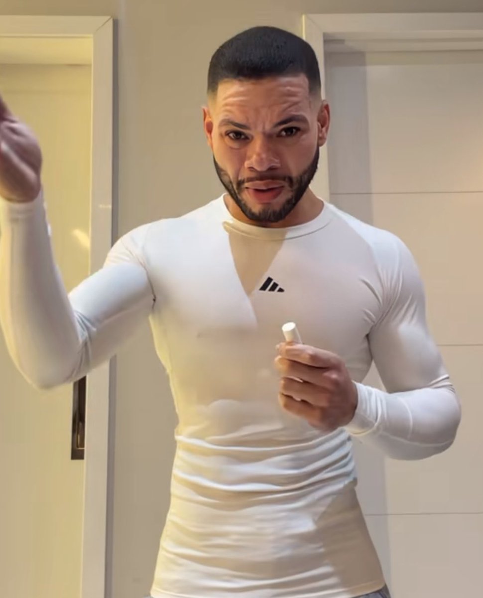 PortalBabados's tweet photo. 🚨Thomas Santana surge em novas fotos e web se impressiona com mudança do influenciador “Emagraceu demais!” 😳 https://t.co/NX6yYoezCR