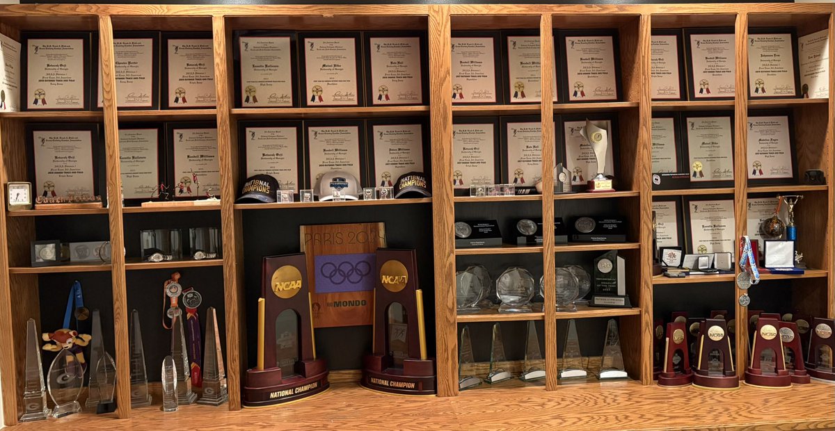 petrosdeca's tweet photo. Always against the odds. The life of a coach that only sees one way. 24/7. Few believed ever fewer achieved. #findyourgreatness https://t.co/s6SL8FeFZN