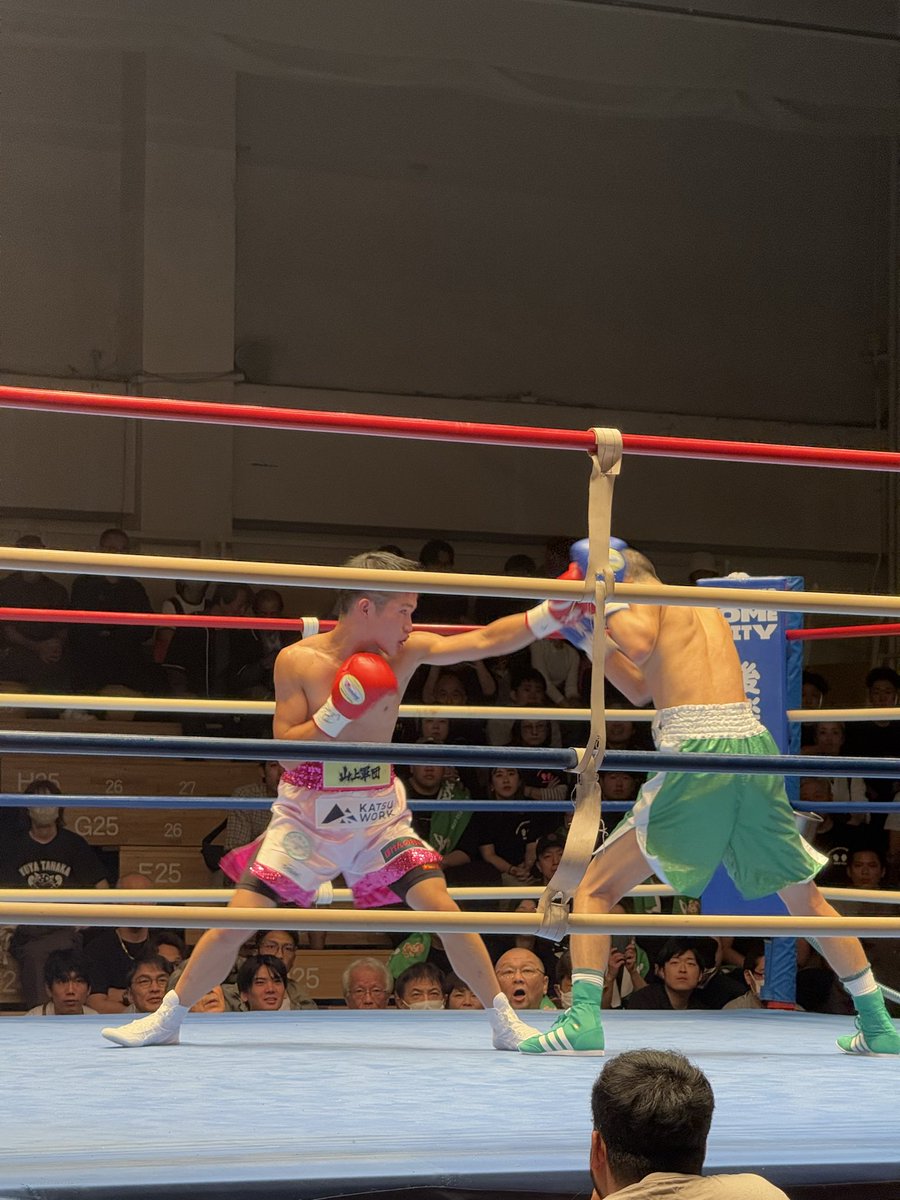 mayacowatabe2's tweet photo. 私がレッスンでお世話になってる箕輪湧陽先生のボクシングの試合行って来ました😊
湧陽先生お疲れ様でした！
ナイスファイトでした🔥
プロの試合は刺激受けるな。 https://t.co/HAB2PFOJYN
