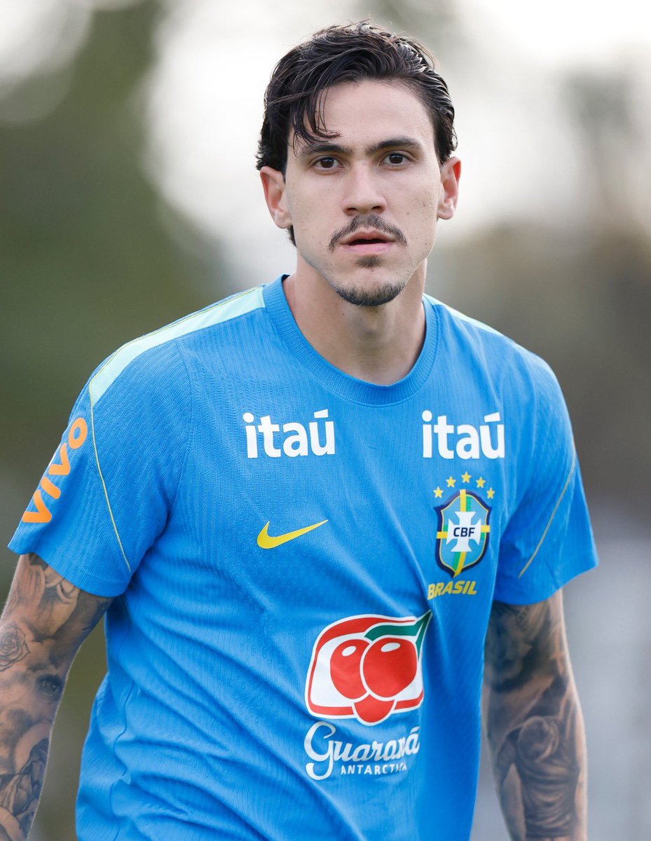 CentralDaGavea's tweet photo. 🚨 AGORA!

Pedro deve começar como titular no jogo da Seleção Brasileira, na sexta-feira, às 7h no horário de Brasília, no Estádio Queensland, na Austrália.

🗞️ @geglobo 
📸 Rafael Ribeiro/CBF https://t.co/v98kD2KtRd