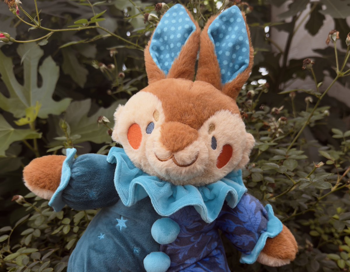 Lizard_Bitt's tweet photo. 🥕 HAZEL THE RABBIT 🥬

This little clown hopped on home today! Hazel is a clown who loves to garden and stop to smell the flowers! ✨ 

You can adopt Hazel NOW on BackerKit, preorder shop closes OCTOBER 1ST! https://t.co/GO8tjO6W78