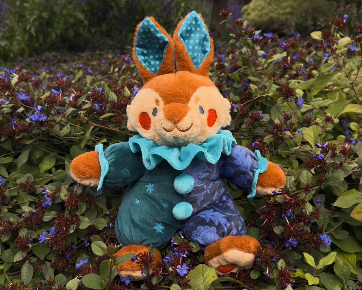 Lizard_Bitt's tweet photo. 🥕 HAZEL THE RABBIT 🥬

This little clown hopped on home today! Hazel is a clown who loves to garden and stop to smell the flowers! ✨ 

You can adopt Hazel NOW on BackerKit, preorder shop closes OCTOBER 1ST! https://t.co/GO8tjO6W78