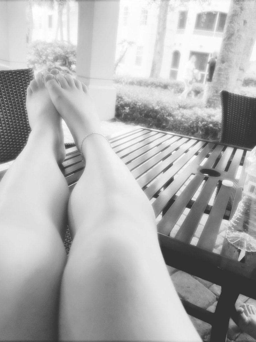 transbaby3's tweet photo. you like these feet? lmk when yall wan rlly buy! 😍😍 https://t.co/JF8vIkdmjv