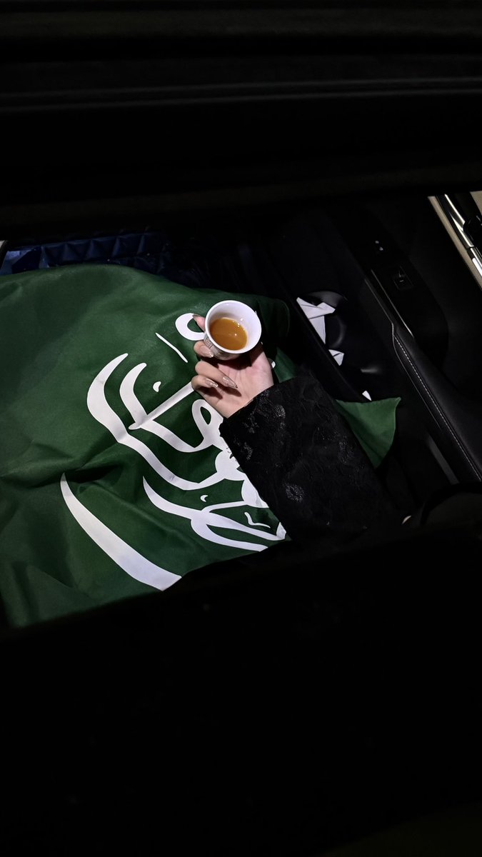 _clp2ii's tweet photo. لو خيرت في الاوطان مره لاخترت السعوديه في كل مره الحمد الله اللي خصنا من بين البشر وجعلنا(سعوديين)🇸🇦🇸🇦 https://t.co/HUErFAHTX8