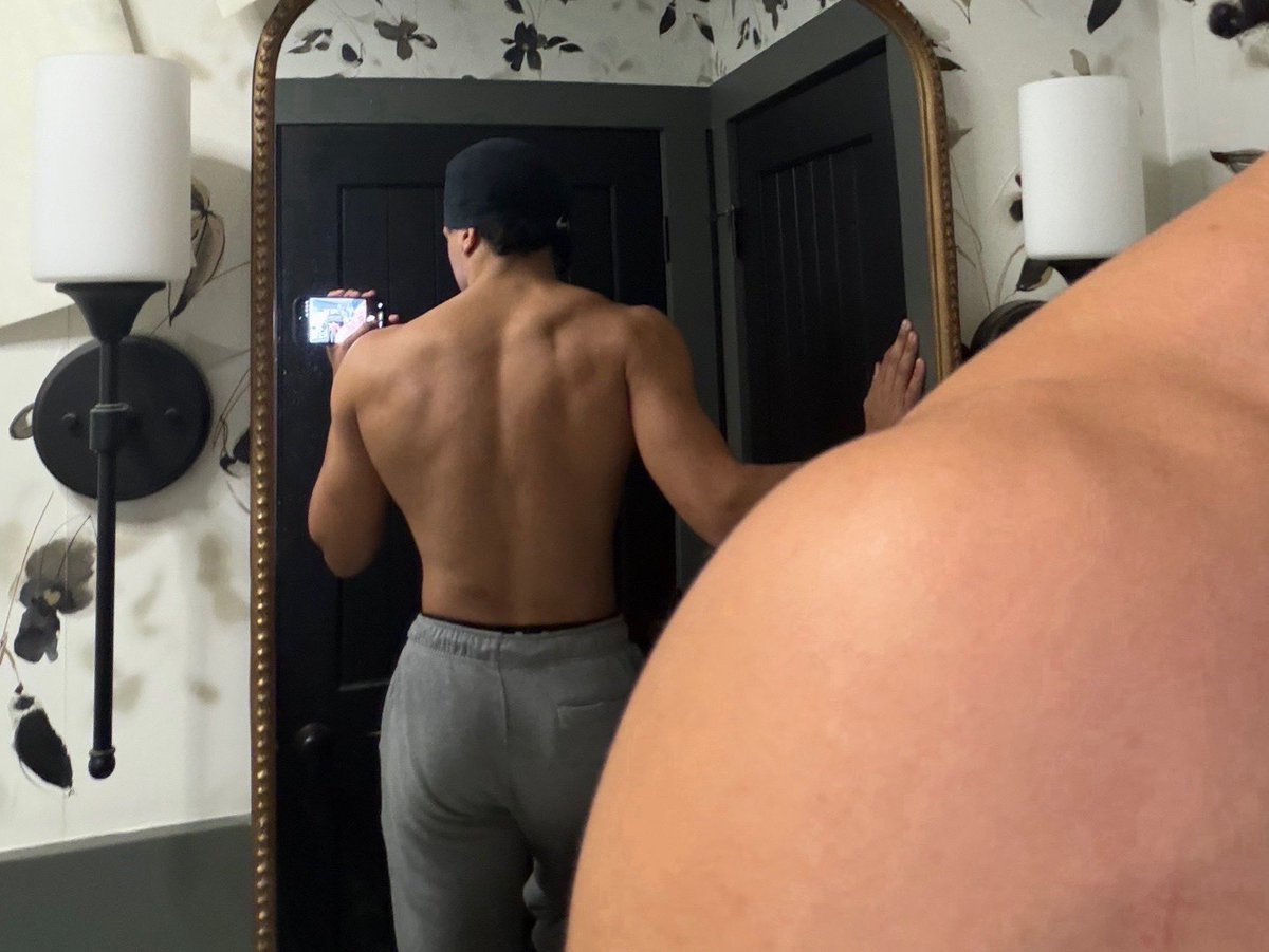 fffrreedddcv's tweet photo. #backreveal https://t.co/lqkuWZWO2P