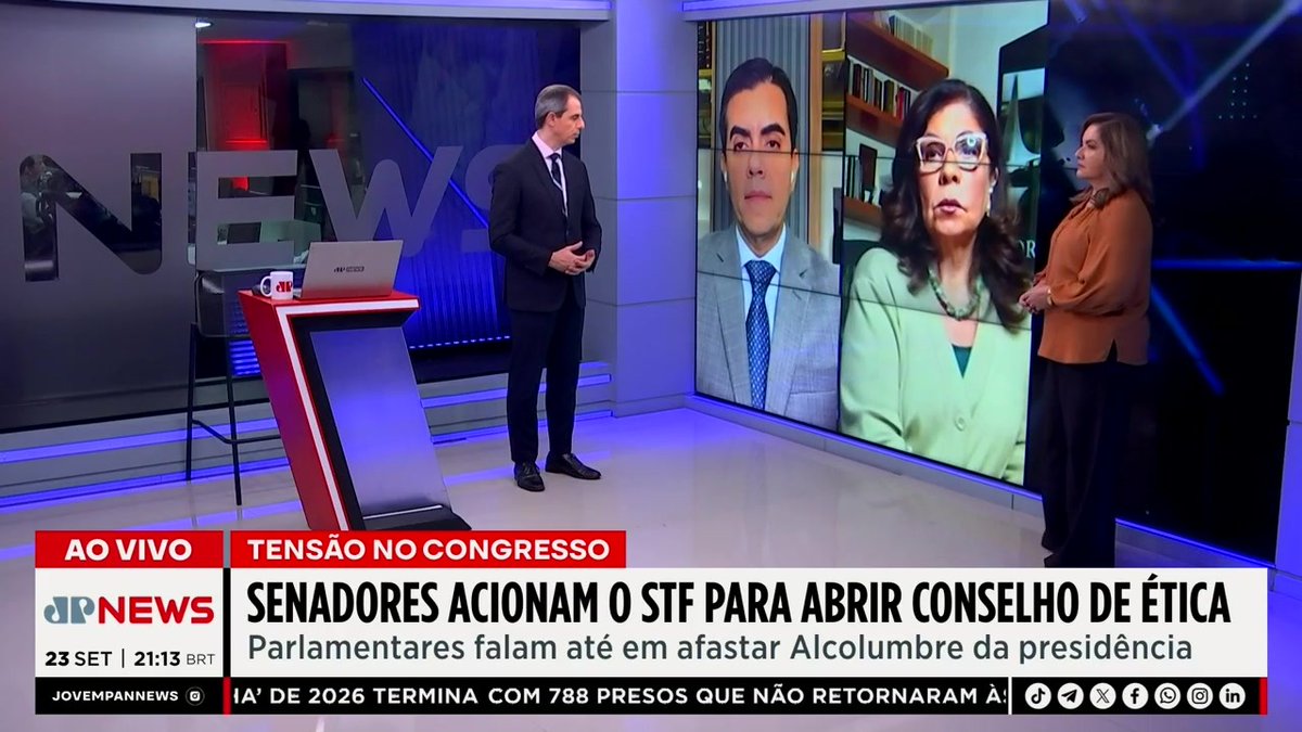 A female JP News anchor in a brown blouse interviews a male guest in a black suit during a live broadcast about Senate tensions, with their faces displayed on a large studio screen. The lower third reads "AO VIVO | TENSÃO NO CONGRESSO | SENADORES ACIONAM O STF PARA ABRIR CONSELHO DE ÉTICA | Parlamentares falam até em afastar Alcolumbre da presidência," dated "23 SET | 21:13 BRT," directly illustrating the post's headline about senators requesting the STF to open an Ethics Committee and potentially remove Alcolumbre.