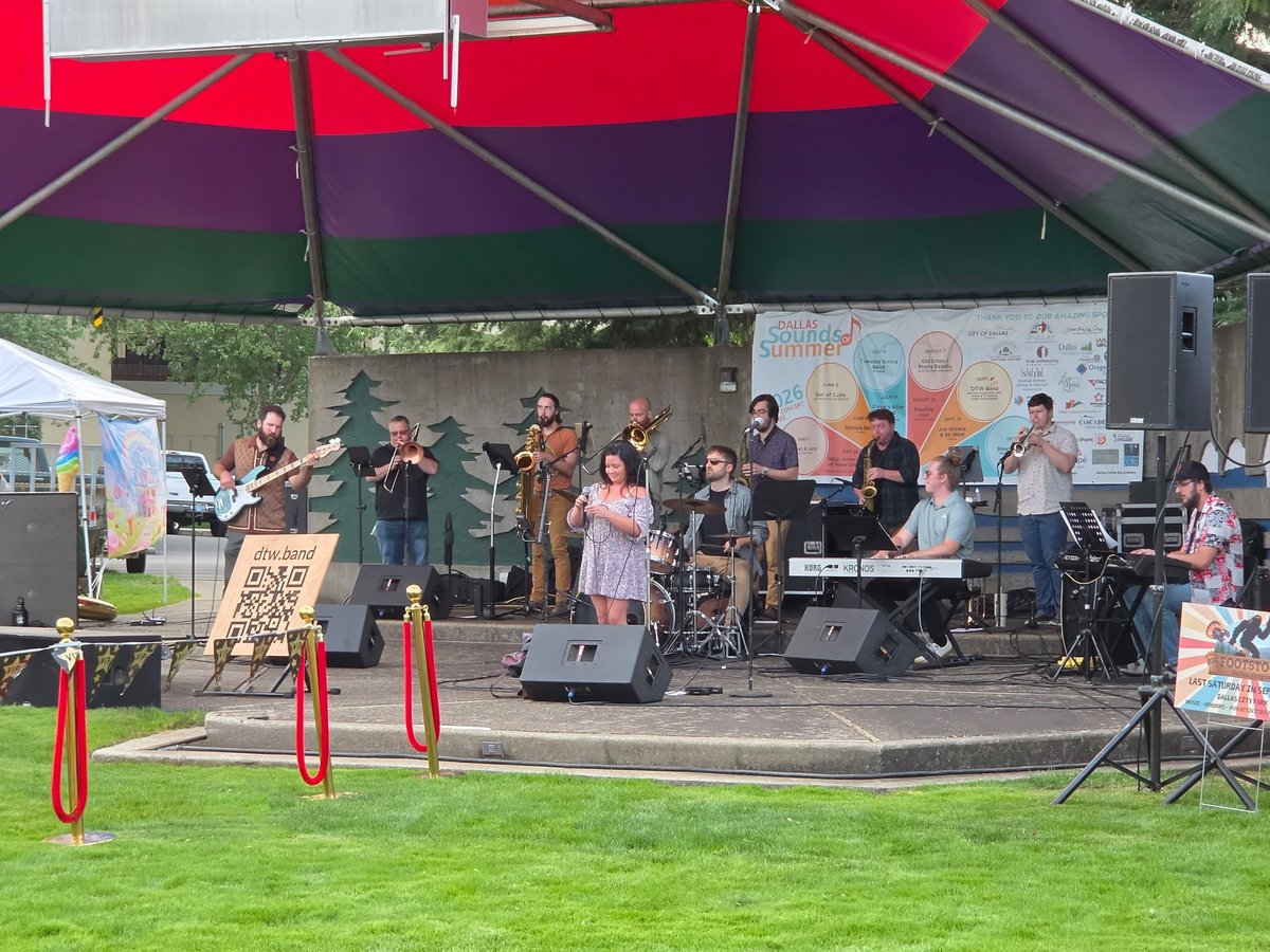 firstccu's tweet photo. We had a fantastic time at the Dallas Sounds of Summer Festival! It was wonderful connecting with our community and sharing First Community Credit Union swag. Thank you to the Dallas Downtown Association for hosting such a fun evening and an outstanding summer event series. 🎷🎶 https://t.co/0bHFlmhahS