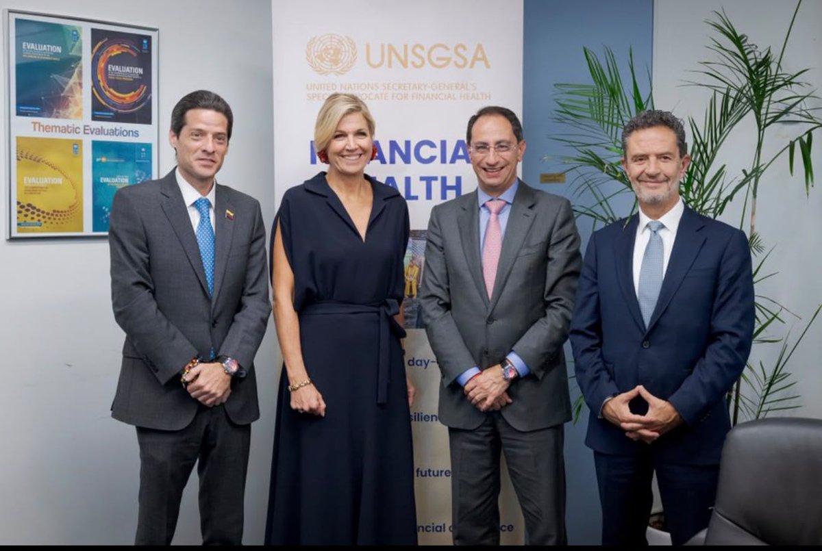 UltimaHoraCR's tweet photo. #POLÍTICA Otras de los encuentros claves de la comitiva colombiana en Nueva York, fue la que el vicepresidente José Manuel Restrepo (@jrestrp) y el canciller Omar Bula sostuvieron con la reina Máxima de los Países Bajos.

En el encuentro, abordaron la importancia de fortalecer la salud financiera y explorar nuevos caminos para promover una cultura del ahorro en Colombia.

Vía @lausaavedram
https://t.co/woHMRjVE2M