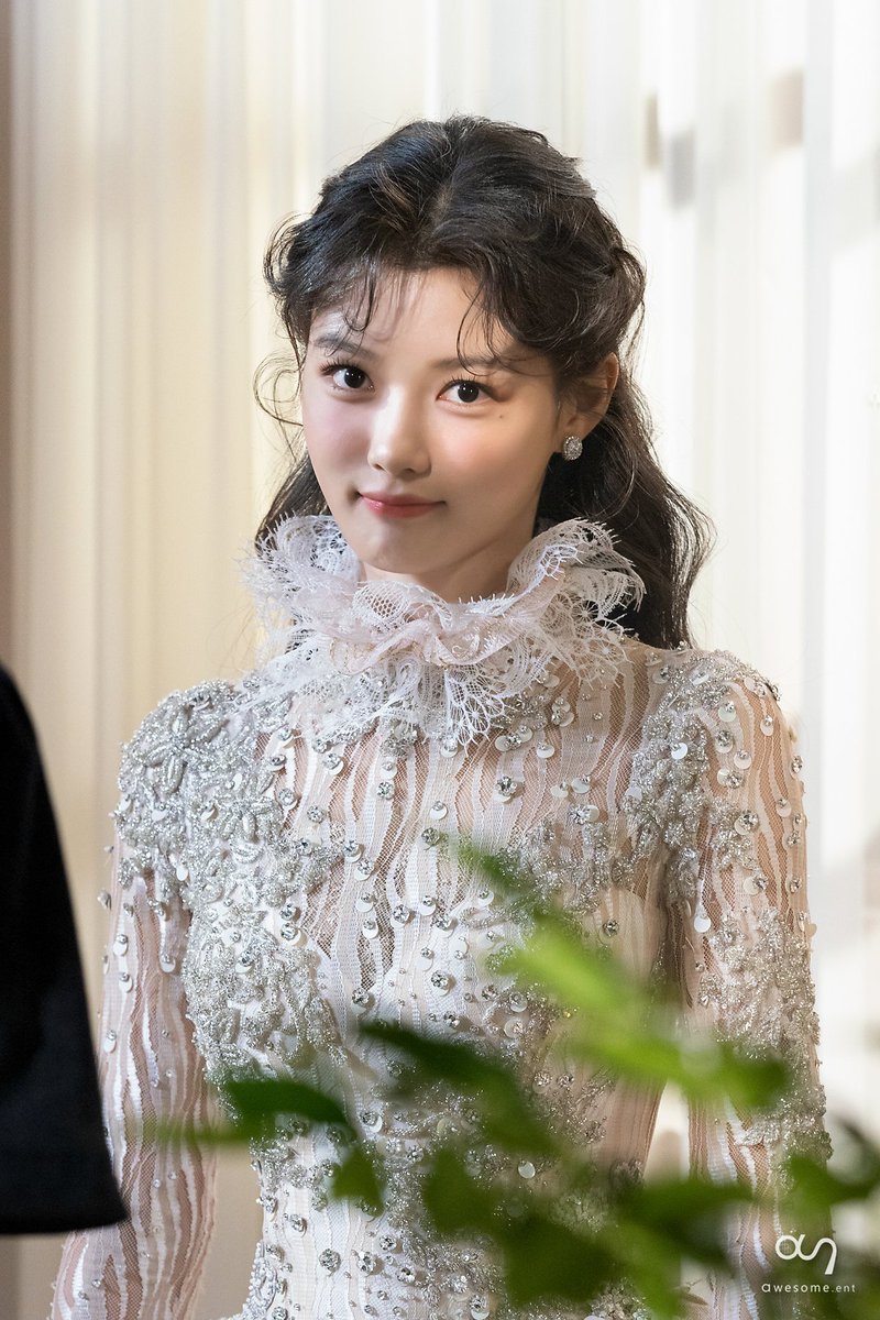 Fairyfairyu's tweet photo. Whatever the century, she slays! https://t.co/HO5C3FmuHd