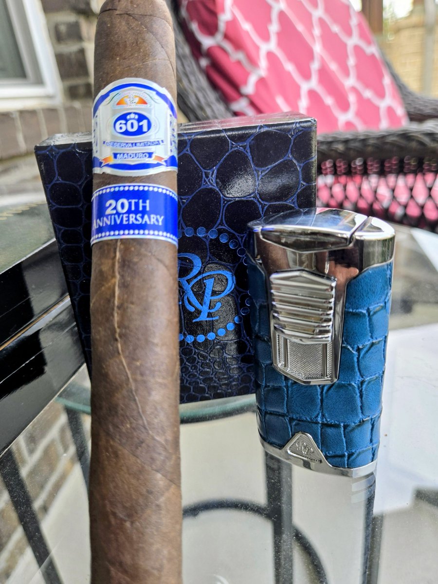AntMan2270's tweet photo. 601 20TH ANNIVERSARY OVALADO MADURO #cigars #cigar #cigarlovers #cigarshow #cigarlife #cigardaily #cigaraficionados https://t.co/csxTSdjqrc