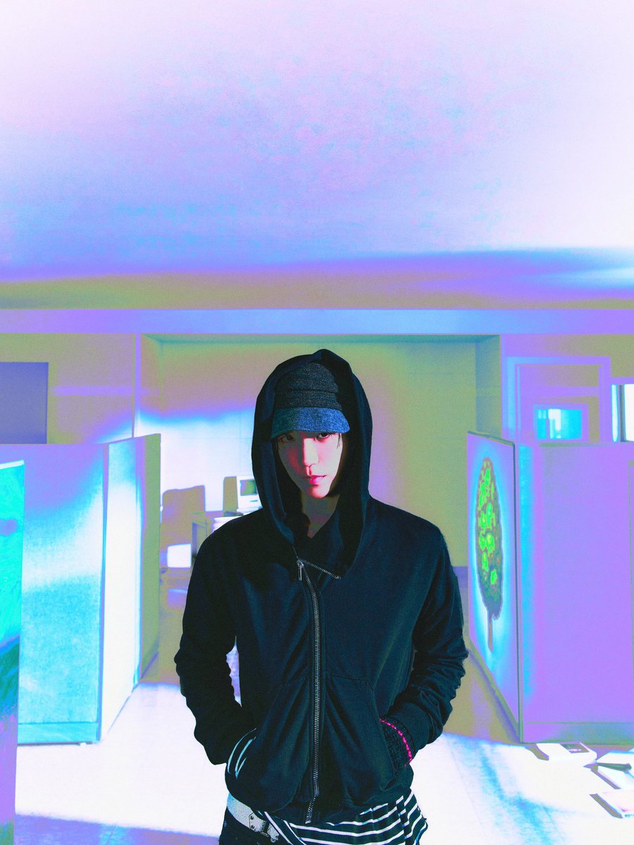 Daeyorng's tweet photo. I SPY nearly to release, poses for Confused Boy 2 teasers with dominant black. Slowly turn to futuristic yet. https://t.co/O5a6B1dPHo