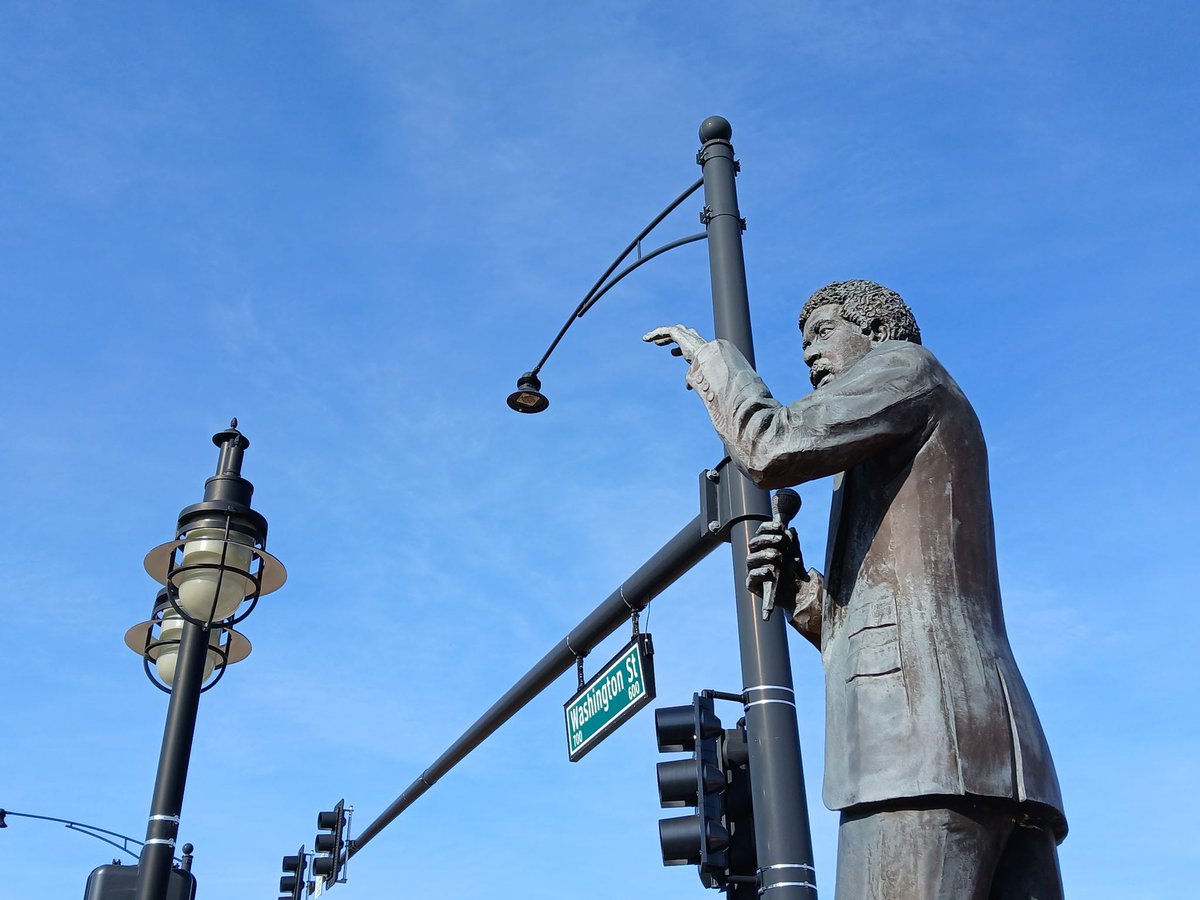 sarahkendzior's tweet photo. @JasonOverstreet I just visited his old neighborhood in Peoria where he grew up and saw his statue! https://t.co/t2WNQDpG4w