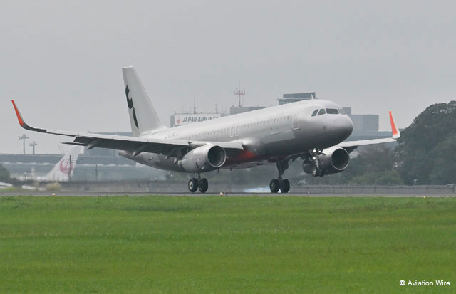 Aviation_Wire's tweet photo. ジェットスター・ジャパンのブランド移行に伴う「トランジション塗装機」（A320、JA18JJ）がフランスから寄港地を経て成田空港へ到着。記事はのちほど。 https://t.co/8rblTzk8Ly