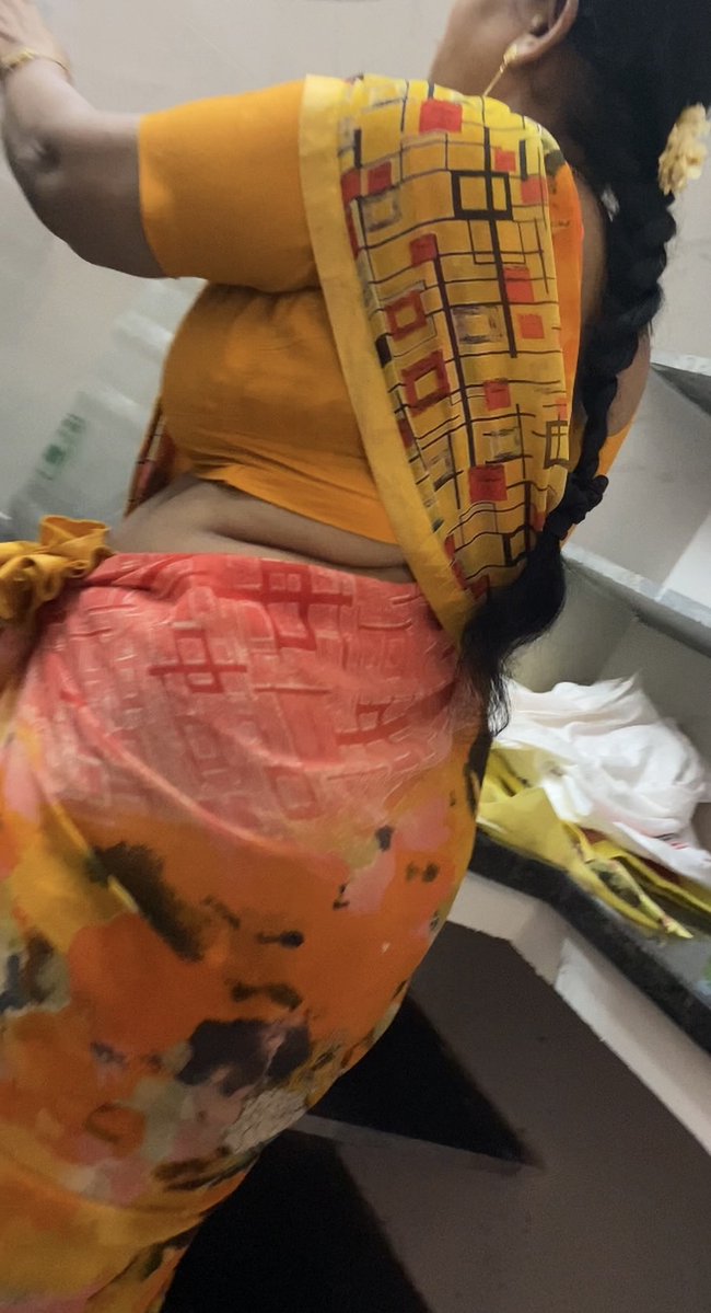 auntyveriyans1's tweet photo. Swipe >> 3 pics eruk..MUST SEE 🥵 Molai Idupu
100 Repost kidacha eva Part 2 pics podren 
Follower Amma PART 1 ....epadi fans follower avan ammave share paniten..51 age mundavuk...epadi erik? Na solren enak epadi erukunu.. Tivudiya kandaraoli unna pathathum muttikittu nikkithu di thevdiya munda  kolu kolunu koluthu poi irukkiyediiiiiii uuufffaa...Gomala okka enna odambu da  molaium edupu kolupum sh hh eluvaiya potu okka start pana nipt ve mudiyadhu da odambula oru edam vidama poola vachu thechu molaya kasaki kaduchu thonda varikum omba vitu edchi oda kundi adicha ahhh sorgam da ahhh