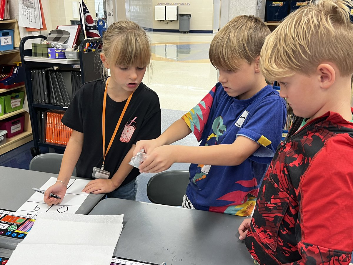 KiserClass's tweet photo. We kicked off the “Float Your Boat” engineering challenge! Teams collaborated, listened actively, &amp; designed boats to see how many pennies they could hold before sinking. Excited to refine and improve our designs tomorrow! #STEM #EngineeringKids #Collaboration  #HandsOnLearning https://t.co/tRbZ4mBECH