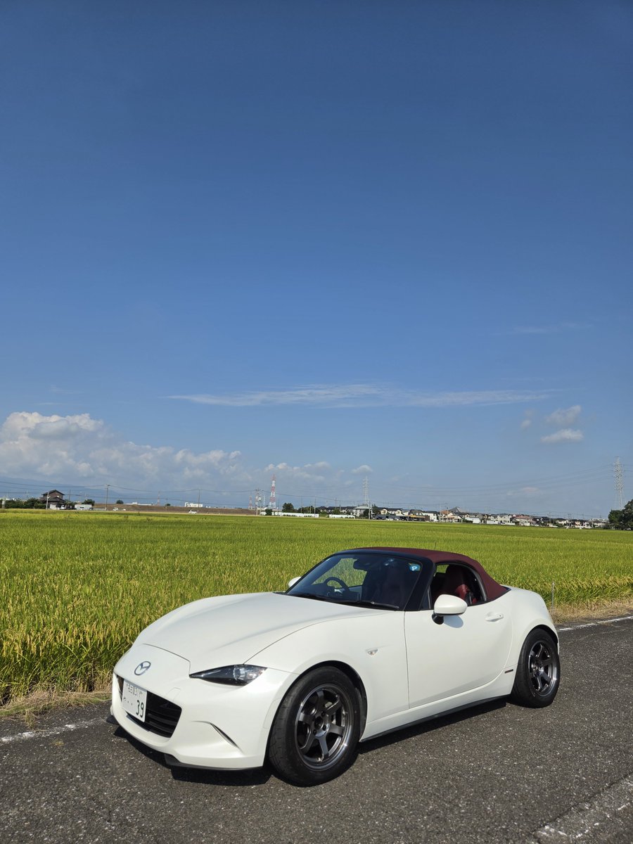 LzzBnnP6ibzmrEa's tweet photo. 軽さに微笑みが(爆)
#ND
#ロードスター
#15Inch
#TE37SL
#FAITH5 https://t.co/4OnkrHbia2