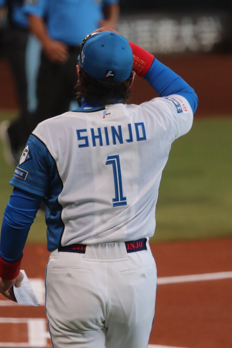 nakamura_t0609's tweet photo. 人それぞれ考えはあるので、こういう考えを持ってるファンもいるんだなという具合で受け取ってください。
宝物でも信者でもなんでもいいですが、僕は新庄監督を応援してます！

#新庄剛志 監督
#北海道日本ハムファイターズ
#lovefighters
#ドミれ！ https://t.co/GFbQN5Rhbh