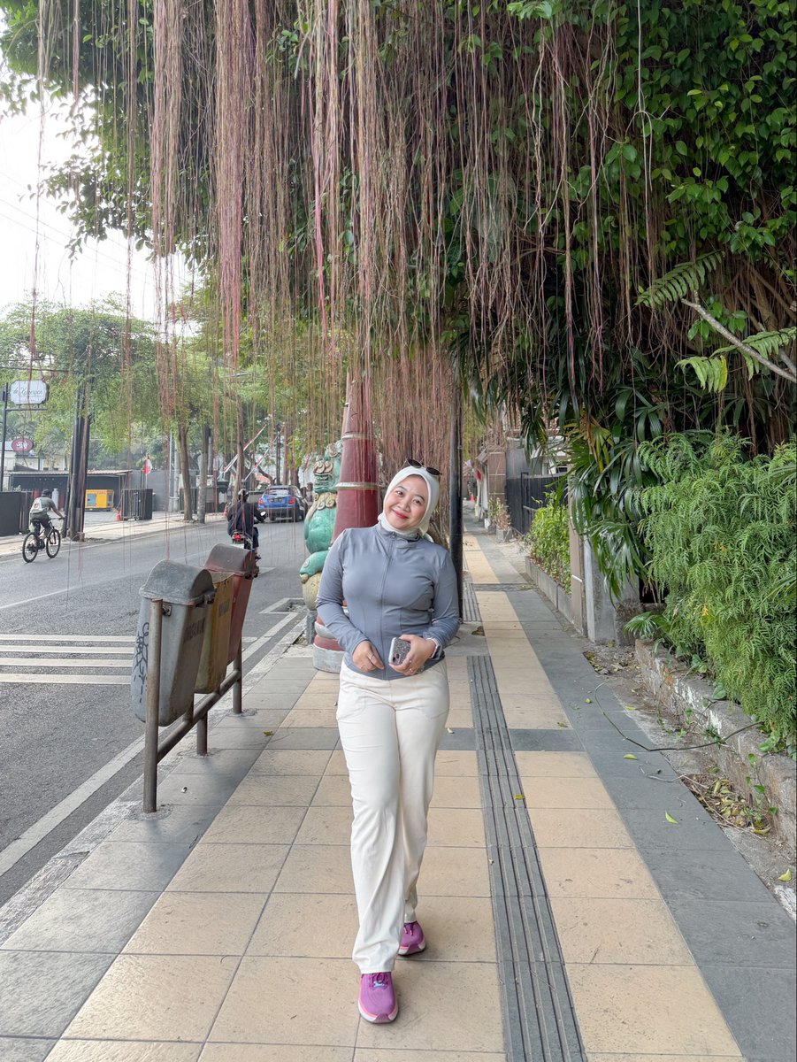 slvfbri's tweet photo. jangan bosen liat foto aku jogging yahhh 🥰 https://t.co/6yhojN396Y
