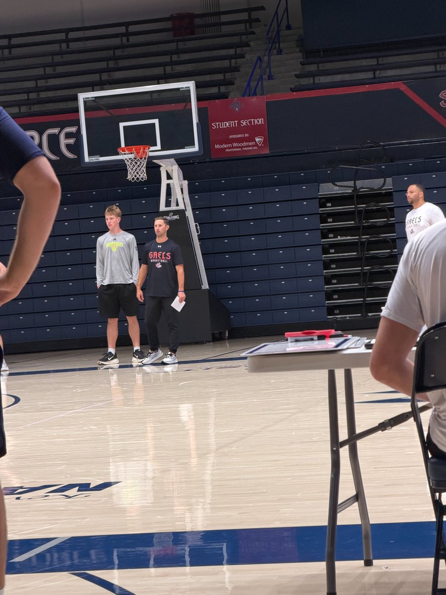 Lakeshow_Hoops's tweet photo. Love what Mickey is building @saintmaryshoops! @brandonhahn23 on his official visit #LakeshowFam💜💛 https://t.co/7TgGNHOciE
