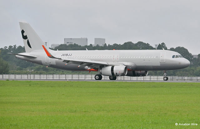Aviation_Wire's tweet photo. ジェットスター・ジャパンのブランド移行に伴う「トランジション塗装機」（A320、JA18JJ）がフランスから寄港地を経て成田空港へ到着。記事はのちほど。 https://t.co/8rblTzk8Ly