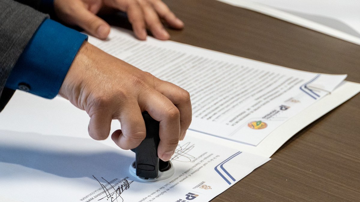 LuisTorresIP's tweet photo. Hoy suscribimos un Convenio de Cooperación entre el IP y la CONAFEPH para fortalecer y agilizar los procesos de regularización por causa de necesidad pública.

Trabajamos de la mano con las comunidades para brindar mayor acompañamiento, orientación y una atención más eficiente. https://t.co/aZnDjRnkFU