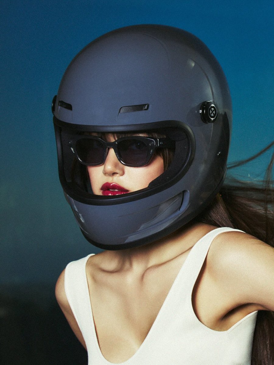 idatelalisa's tweet photo. LISA is the cover star of W Magazine’s latest feature for her Meta Glasses collaboration. https://t.co/8Qsf7sTYPP