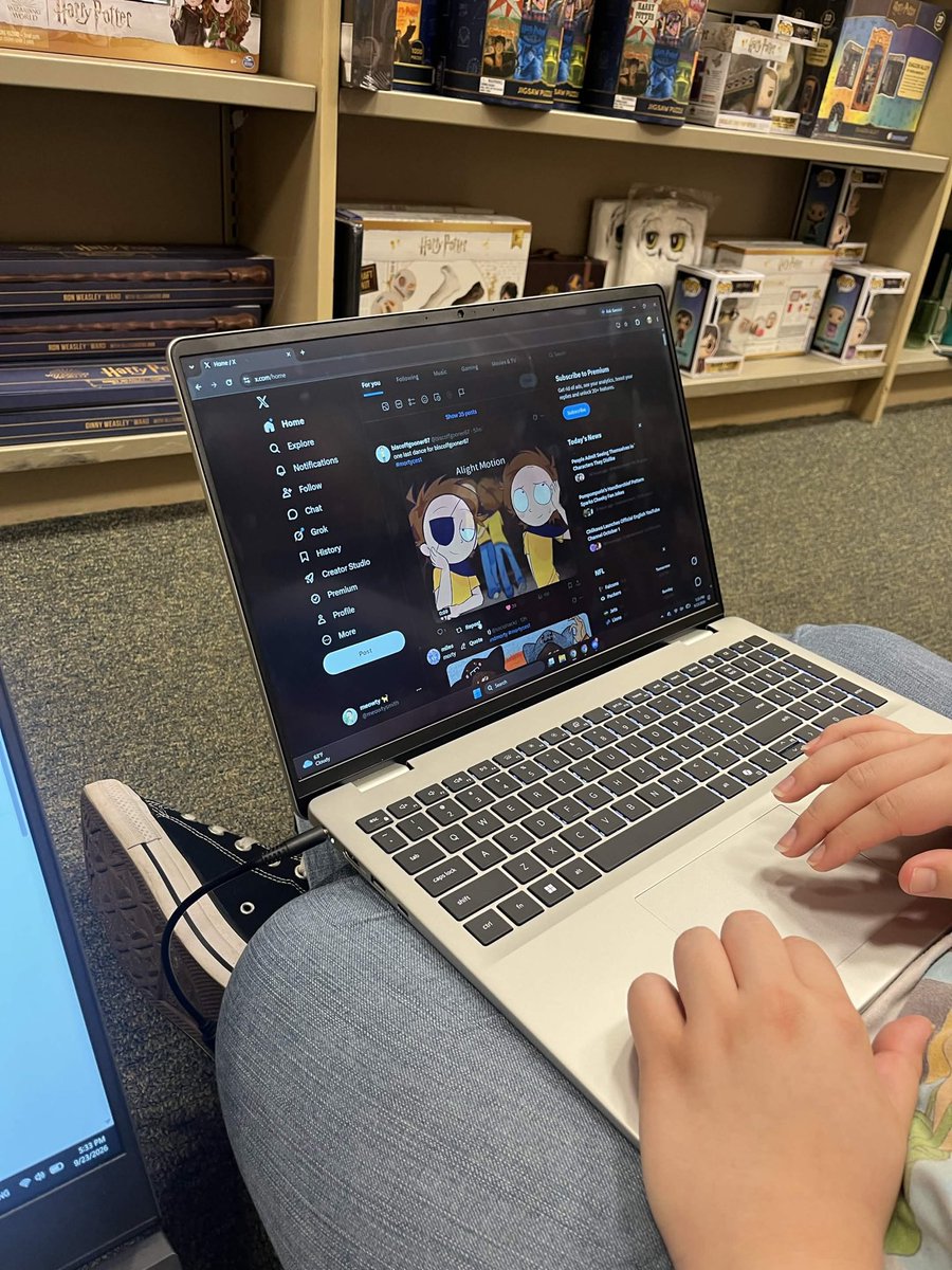 AlienMortyy's tweet photo. Hoes really be scrolling through mortycest on twitter with a 17 inch laptop in public https://t.co/FZtUzFPuMd
