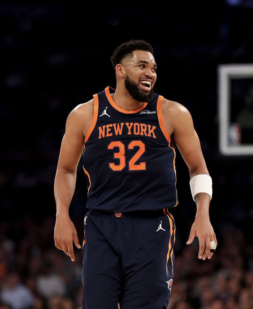 Fullcourtpass's tweet photo. The Knicks have talked to Karl-Anthony Towns’ camp about deals starting in the $45–50 million annual range, per @IanBegley https://t.co/VoHE9d0FUL
