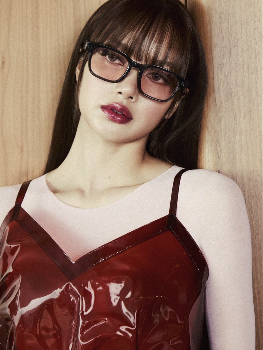 lalisamgger's tweet photo. LISA IS THE NEW COVER FOR W MAGAZINE 😍😍 https://t.co/CJqBFdWEEF