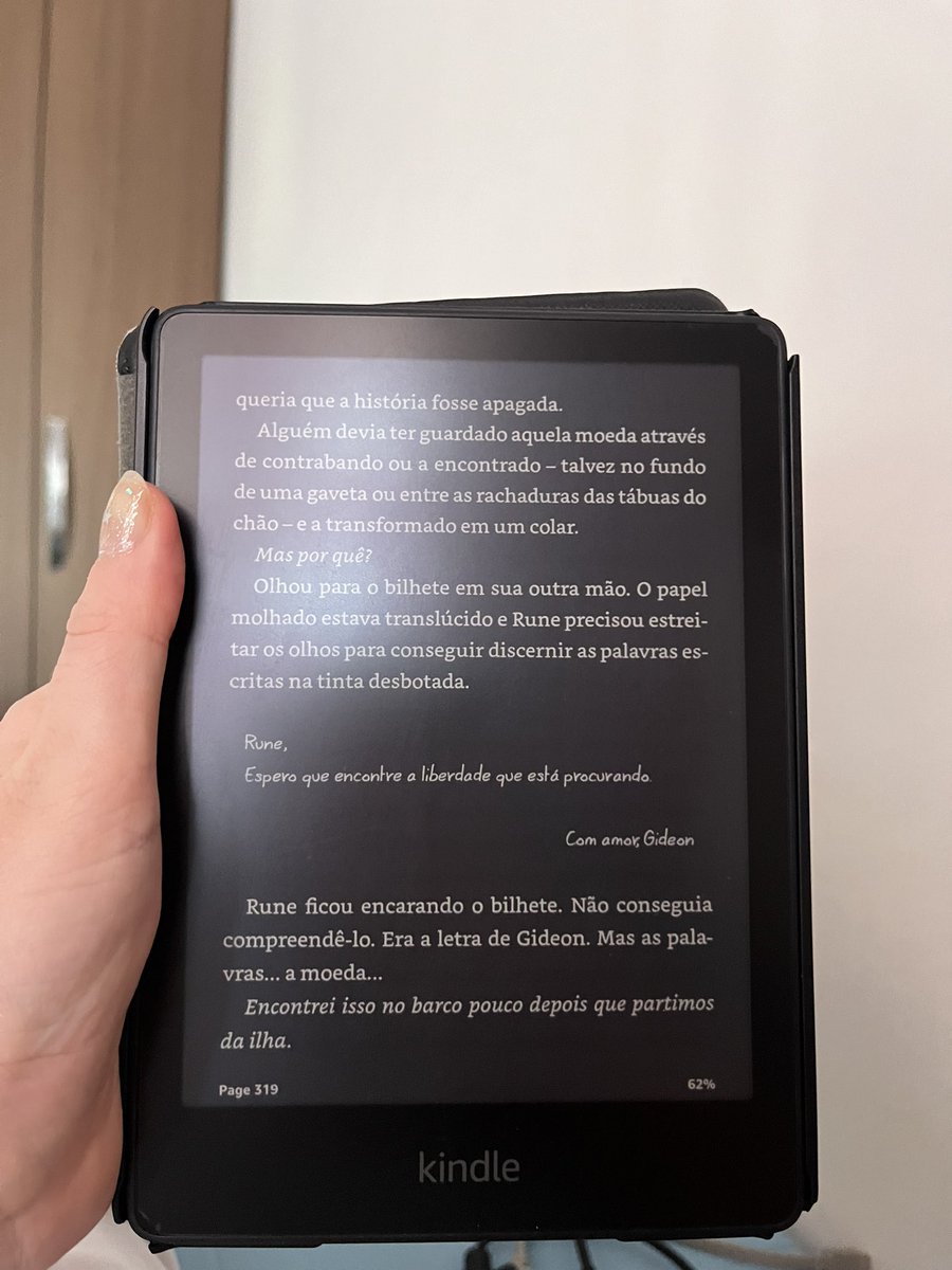 barbiraaa_'s tweet photo. esse livro acaba comigo https://t.co/hQg3Dtdfb6