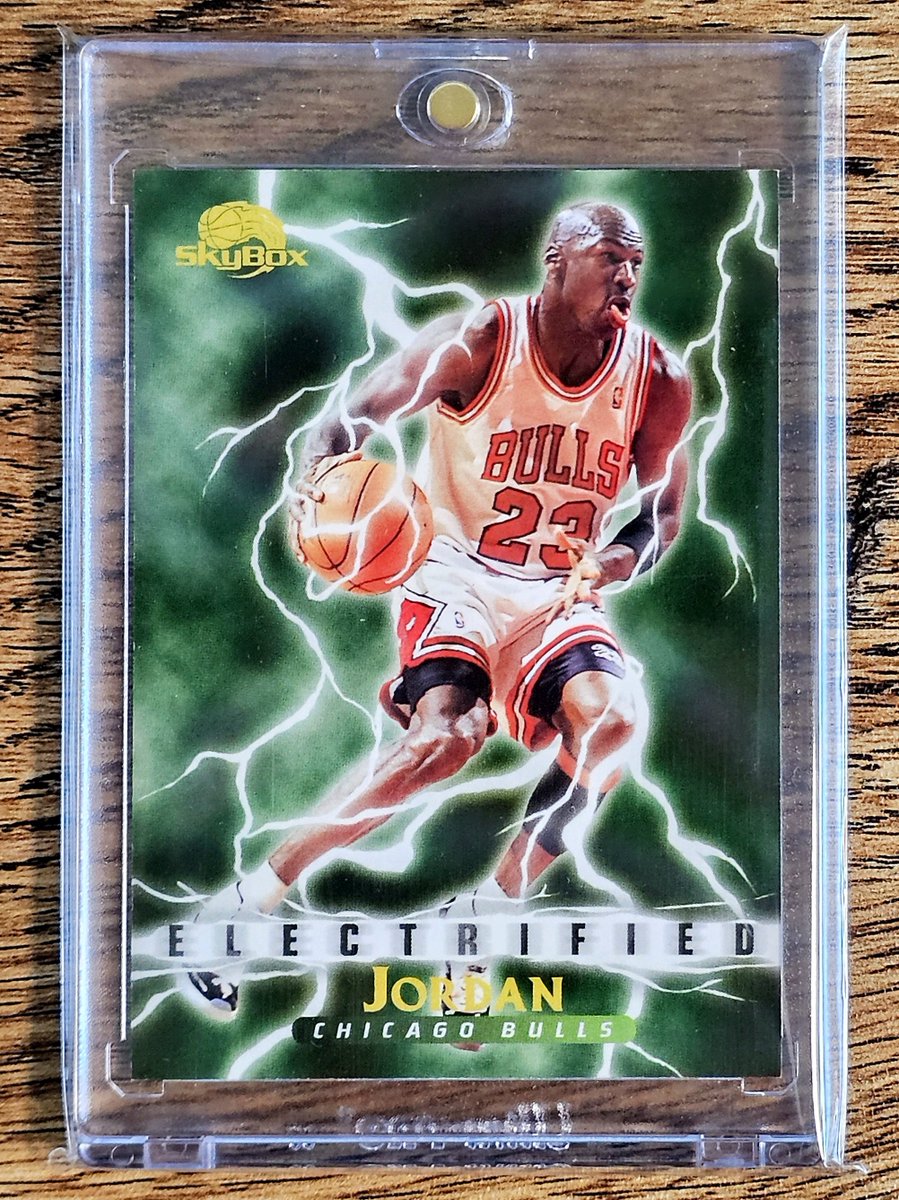 JunkWaxHeroes's tweet photo. 🚨 GIVEAWAY ALERT 🚨

For a chance to win this Michael Jordan 1995 Skybox Premium Electrified 🤩

Like / Follow / Repost to Enter ♻️

Winner TBA Sunday 9/27 📢 https://t.co/7cIxyZ2UtN