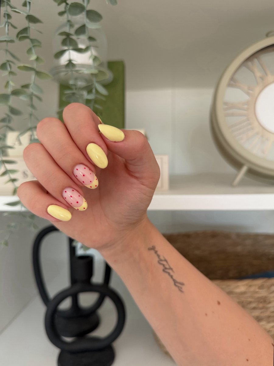 frijol77's tweet photo. Summer nail inspo: this cherry-lemon combo is perfect for sunny days. https://t.co/Y8hywbUfVn