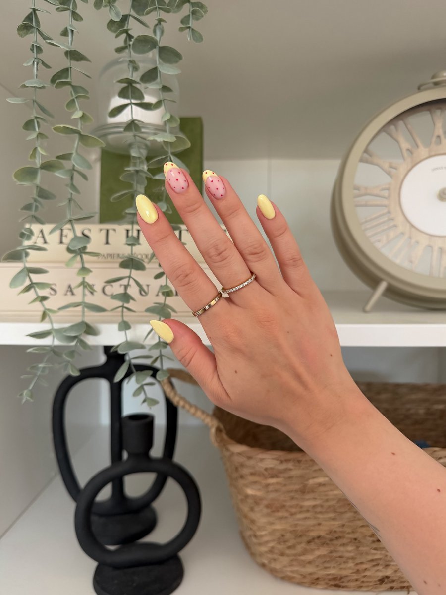 frijol77's tweet photo. Summer nail inspo: this cherry-lemon combo is perfect for sunny days. https://t.co/Y8hywbUfVn
