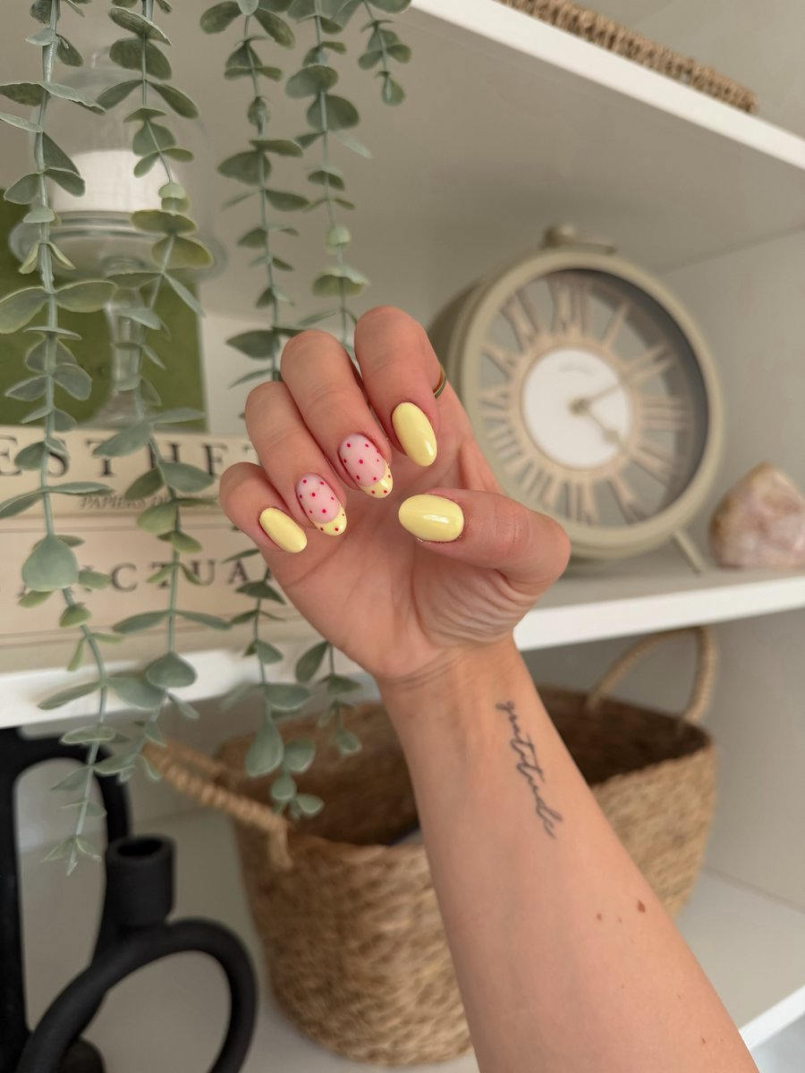 frijol77's tweet photo. Summer nail inspo: this cherry-lemon combo is perfect for sunny days. https://t.co/Y8hywbUfVn