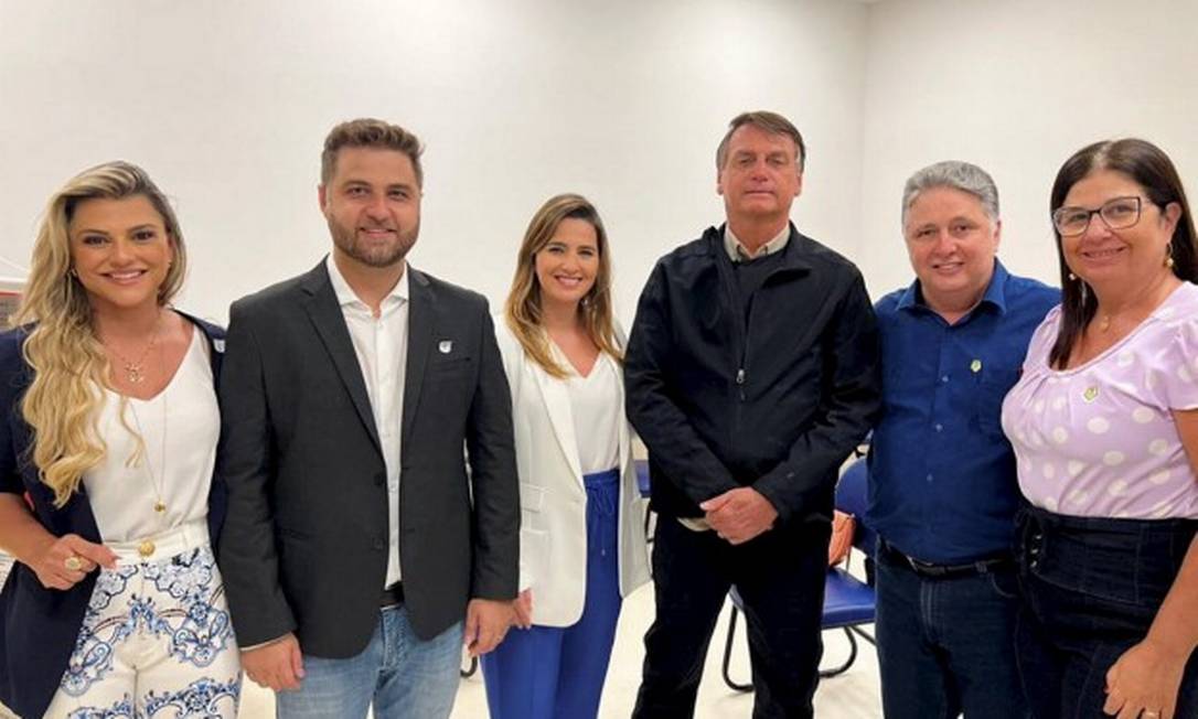 RodrigoBra69720's tweet photo. @OquestionadorX @rodrigoluisvelo Em política as alianças são circunstanciais https://t.co/xgKXCSr68W