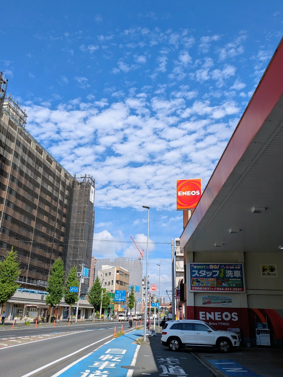 penta_kumausa's tweet photo. すっかり秋空だけど、今日の最高気温は29℃。水分補給を忘れないように気をつけよう https://t.co/kOE1P3lkia