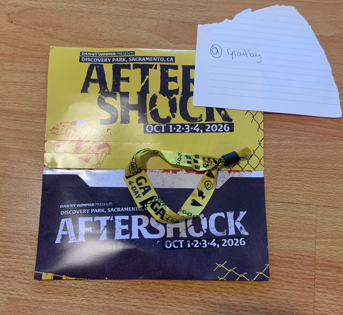 ryroutboy's tweet photo. SELLING MY AFTERSHOCK 4 DAY GA WRISTBAND 500 USD SHIPPING INCLUDED COMMENT OR DM IF INTERESTED OPEN TO OFFERS https://t.co/ECOm70oH3R