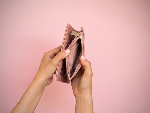 ThiccEd's tweet photo. My hands look                  So hers can
like this                                can look like this https://t.co/6v8DYiQgEH