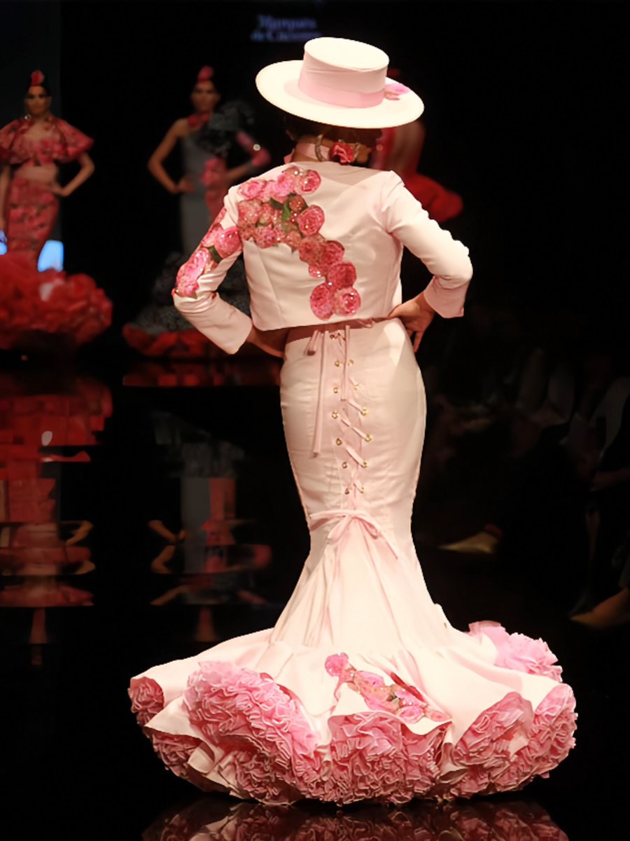 _ArchiveFashion's tweet photo. Andrew Pocrid's "La Vie en Rose" collection at SIMOF 2016. https://t.co/CP7YPKRR2f