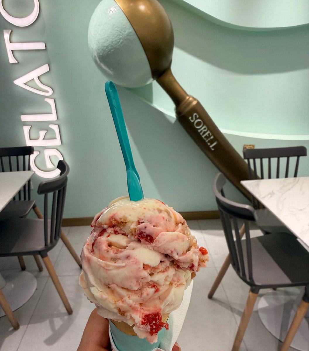 TabataValarezo's tweet photo. solo necesitaba un helado para ser feliz ✨ https://t.co/3Dtjd3xukt