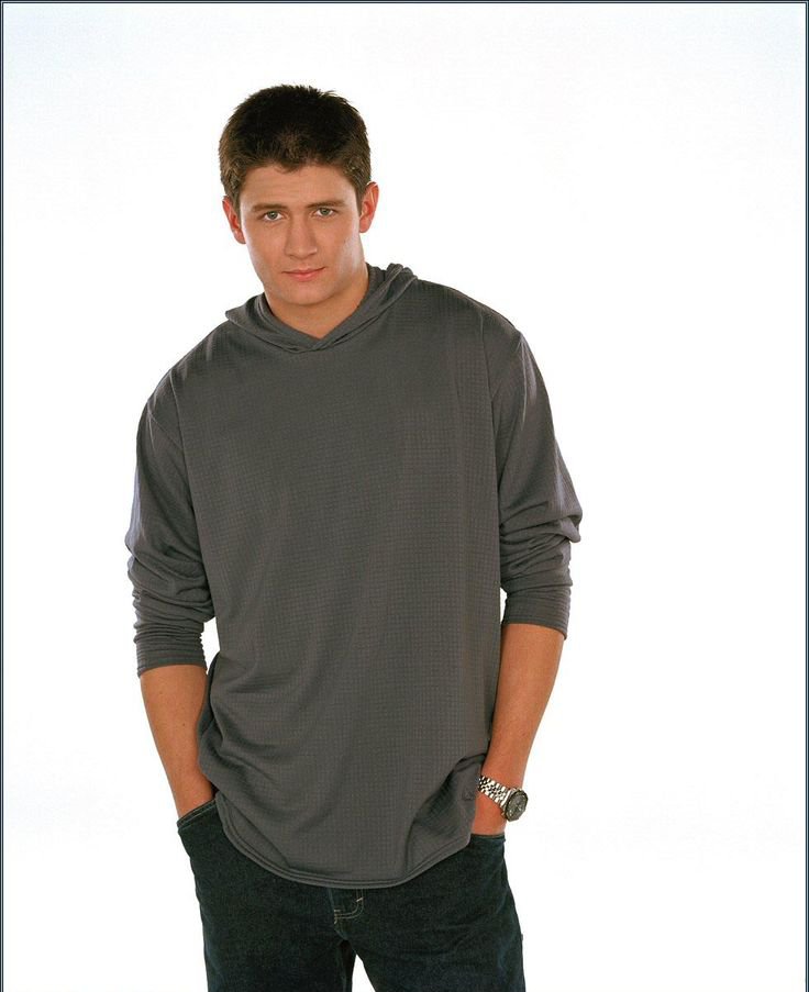 othacervo's tweet photo. 3. A produção queria que Chad Michael Murray interpretasse Nathan, mas Murray queria interpretar Lucas por sentir uma profunda conexão pessoal com o personagem e com seus problemas de abandono, então concordaram em escalá-lo para esse papel. https://t.co/EFhwK5XaPt