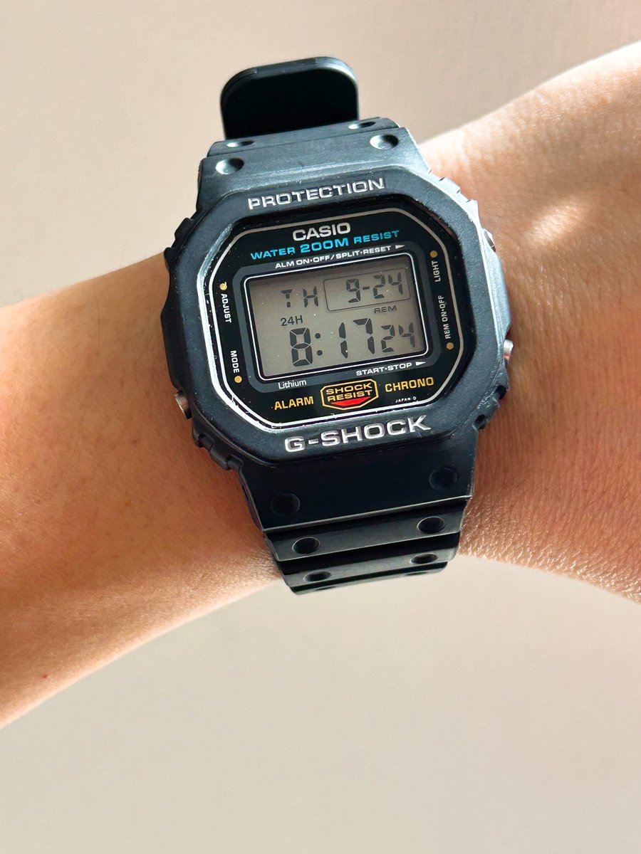 kazuokiyama0704's tweet photo. 連休中に風邪で2㌔減りましたが連休中で助かりました☺️#casio #casiogshock #カシオ #dw5600c1v https://t.co/dW52HbEWw0