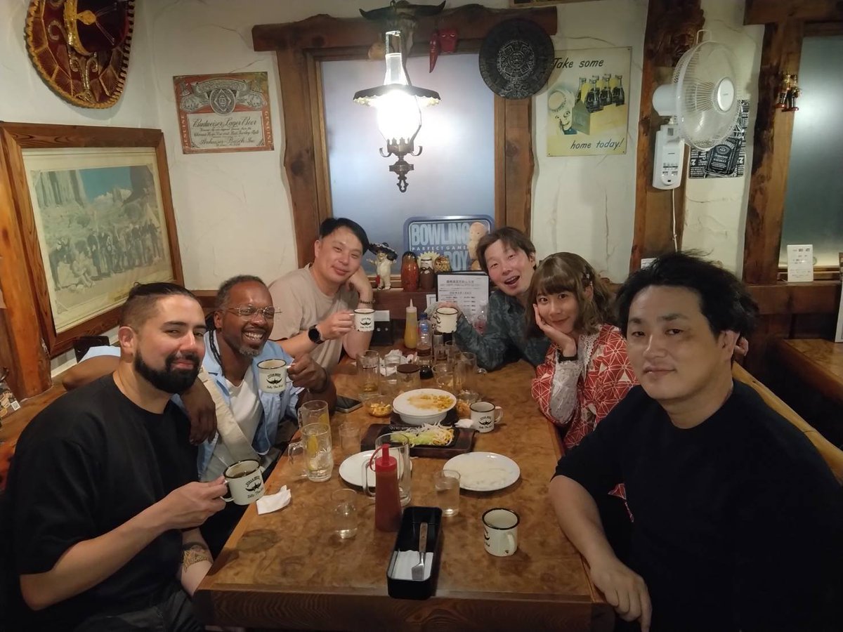seventwofive's tweet photo. Fun times yesterday! Top ten pizza in the world, the pizza bar on 38th. Good food. Good drinks. Good times. @kurokuro_Japan @Tasty_Steve @CBASS_SF @MATADOR0801 @h75302262 I'm terrible at drinking games 😅🍕🥃🍻☕ https://t.co/cgu3ZwtA33