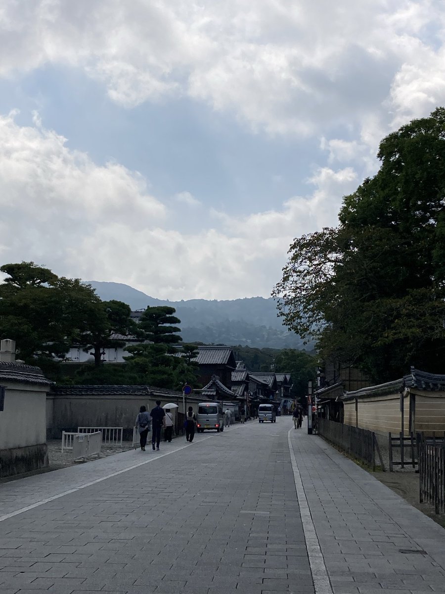 iseoharaimachi's tweet photo. 連休明け、静かな朝を迎えました。

#伊勢神宮 #おはらい町 #内宮 #神宮 #宇治浦田 #伊勢市　#おかげ横丁 https://t.co/3YtKpKbQP0