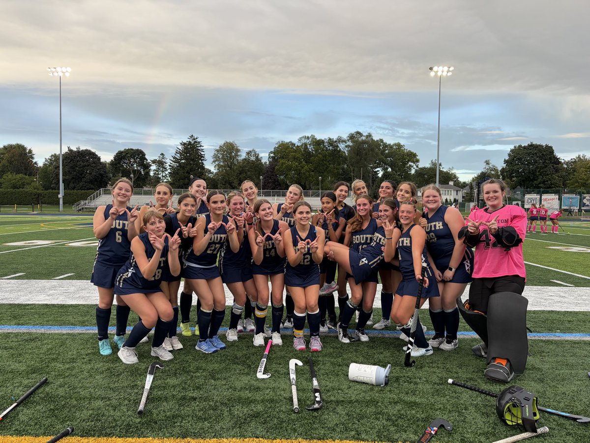 GPSouth_AD's tweet photo. SHUTOUT! ππ Grosse Pointe South JV Field Hockey defeats Bloomfield Hills, 1-0! Julia Ward scored the game-winner, while Lainey Chesterton earned the shutout in goal. ππ #SouthPride #BlueDevils https://t.co/lTr36oBpAO