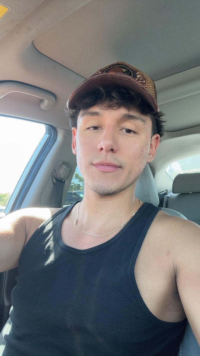 marcsmalls's tweet photo. 5’11 btw https://t.co/MOYUQjpxLF
