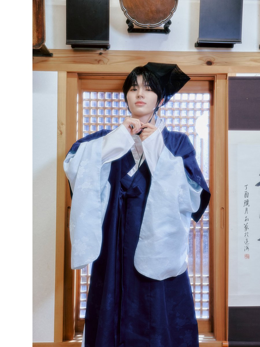 AEN_offcl's tweet photo. 2026 CHUSEOK PHOTO 1

#HARUTO #하루토

#AEN #에이엔
#2026CHUSEOKwithAEN https://t.co/ctd5X6DIbF