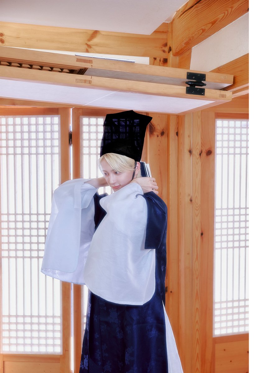 AEN_offcl's tweet photo. 2026 CHUSEOK PHOTO 1

#JUNSEO #준서

#AEN #에이엔
#2026CHUSEOKwithAEN https://t.co/47gqg5YSLV